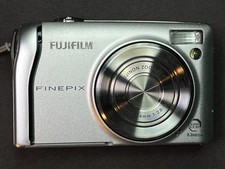 FUJIFILM FinePix F40 fd Digitalkamera silber / voll funktionsfähig