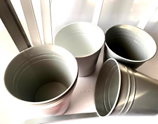 Blumentöpfe hängend