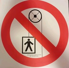 Verbotsschild - Lastenaufzug -