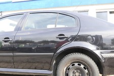 Skoda Octavia 1U Limousine Tür hinten links schwarz LF9R