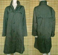 GRÜNER REGENMANTEL - RAINCOAT