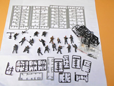 1:35 Konvolut modern, Figuren gebaut, bemalt + Zubehör