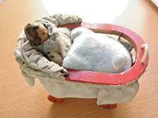 Puppenstube Stubenwagen+Puppe+Kissen Puppenhaus-Bettchen Holz-Puppenbett Räder