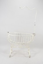 C25C09- Antike Puppenwiege Eisen lackiert