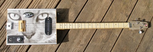 Cigar box guitar - box,