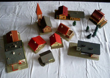 Konvolut 9 Modellhäuser , Kirche , Bahnhof Faller u. andere ,nur für Bastler !!