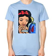 Prinzessin schnüffelt Kokain