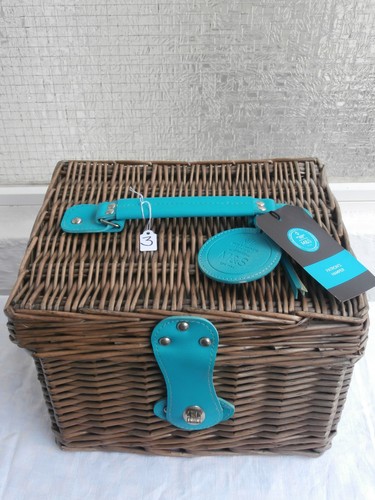 Queen elizabeth hamper - elizabeth, ii.