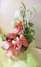 Blumengesteck mit Seidenblumen