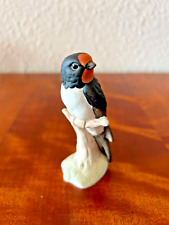 Porzellanfigur Rauchschwalbe Goebel naturgetreu kleiner Vogel auf Baumstamm