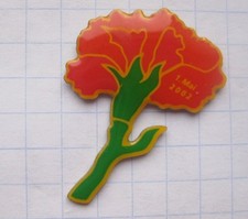 NELKE ZUM 1. MAI 2002