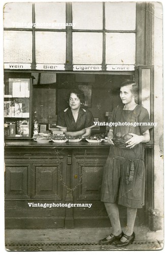 D3427 foto 1926 kiosk frau - 1926,