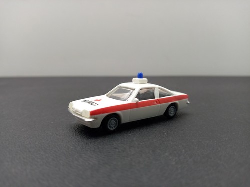 Opel manta b notarzt - 1:87,