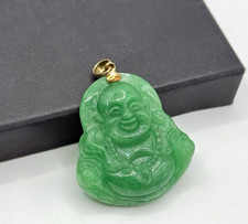 Jade Buddha Anhänger mit 333 Goldöse – Glücksbringer, grün, fein geschnitzt