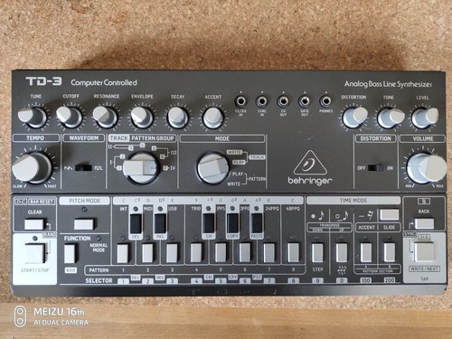 Behringer bass - behringer, td-3