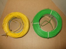 Zwei Rollen Kupferkabel, gelb und grün, auch für die Eisenbahnanlage