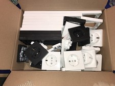 Busch Jäger future linear; Schalterwippen, Rahmen und Steckdosenabdeckungen