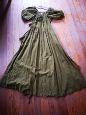 HIPPIEKLEID MITTELALTERKLEID