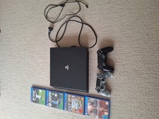 PS4 Pro 1TB mit 2 Controllern