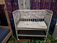 Baby beistellbett inklusive Matratze, Nestchen und Befestigung. Nur Abholung 