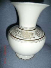 Vase  17,5 cm hoch - altweiß