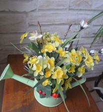 Gießkanne Hell Grün Gesteck