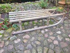 alter Holzschlitten /