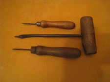 altes Werkzeug Schreinerwerkzeug Tischler Bohrer u.a.