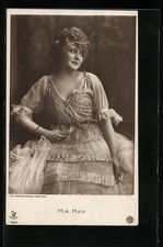 Schauspielerin Mia May im Kostüm einer Bühnenrolle, Ansichtskarte 