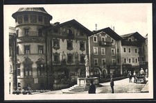 Ansichtskarte Berchtesgaden, Marktplatz, Brunnen, historische Gebäude 