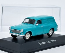 Skoda 1202 VAN (1969) türkis + Plexiglasbox DeA 1:43