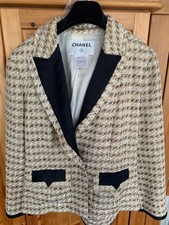 Chanel Tweed Kostüm (Blazer &