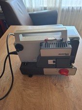 filmprojektor super 8 und Diaprojektor,´Schwarz von Revue mit  Tisch u. Leinwand