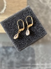 Ohrringe mit Tropfenanhänger