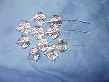 10 silberfarbene Weinblätter