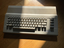ATTRAKTIVER COMMODORE C64 C