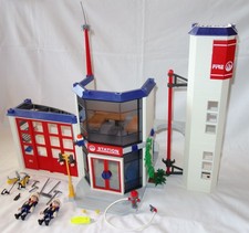 Playmobil Feuerwehr Hauptquartier 4819 mit Brandmeisterfahrzeug 3177