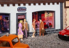 POLA 331504 / 4 Passanten