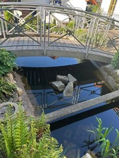 Garten-/Teichbrücke aus Stahl mit Edelstahl-Geländer, 6 m Spannweite – für Teich