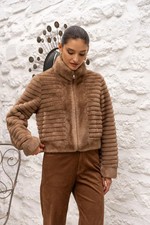 Kurzer Kunstpelzmantel für