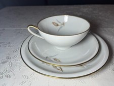 Kahla Porzellan Tasse, Untertasse & Kuchenteller mit Goldrand & Blumen