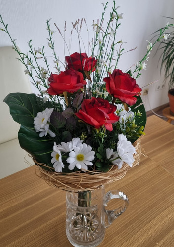 Seidenblumenstrauß aus rosen - aus,