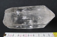 grosser Bergkristall - wasserklar und einschlussfrei, Edelstein 1650 Karat !