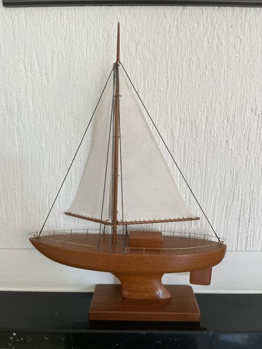 Ein modellboot segelboot teak - ein,