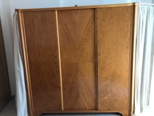 Schlafzimmer, komplett mit Nachtschränkchen, Frisierkommode und Spiegel