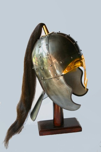 Barbarenhelm mit haarbusch - barbarenhelm,