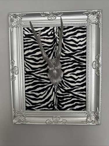 Rehgeweih auf zebrastoff mit - rehgeweih,