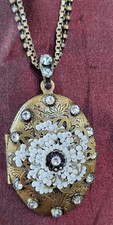 Medaillon mit Kette Konplott