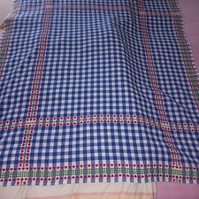 Landhaus-Tischdecke Karo mit Herzen