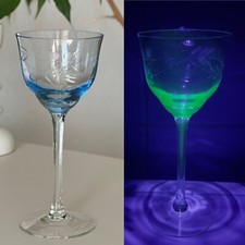 1 Stück Weinglas aus blauem Uran Uranglas Schliff Art Deco Selten!